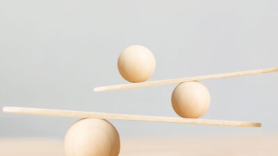 AI転職で陥りがちな心理的な落とし穴？AI依存と自己肯定感のバランス